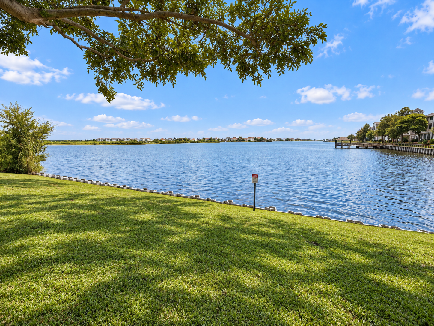 Grassy waterfront at Lakeshore Parc overlooking Lake Pontchartrain